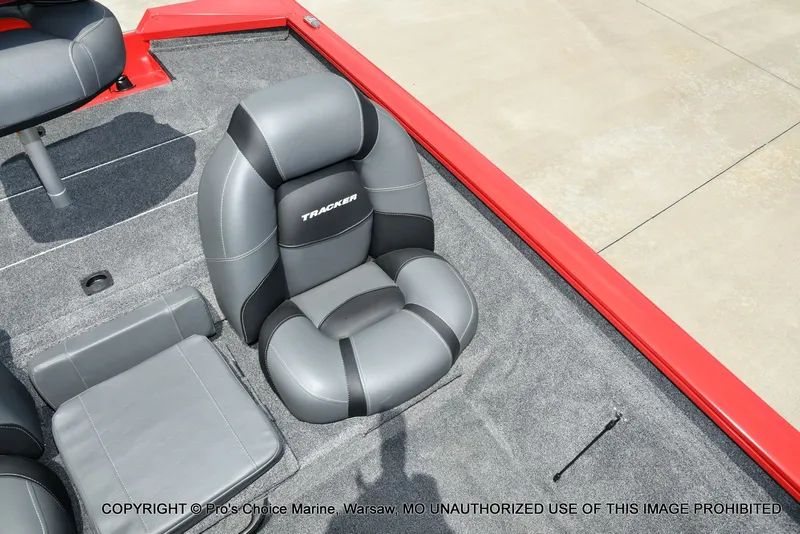 Slide: The Image of Tracker Pro Team 190 2026 - 46