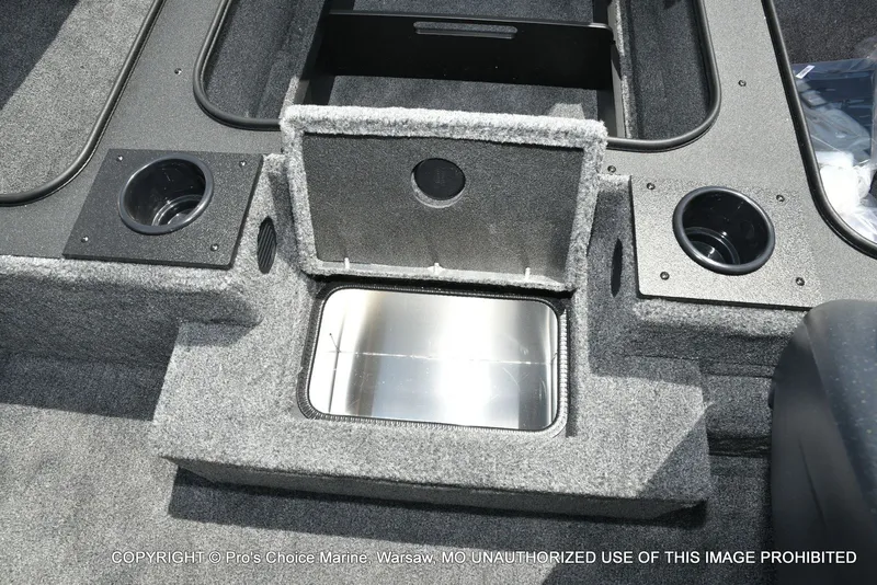 Slide: The Image of Tracker Pro Team 190 2026 - 50