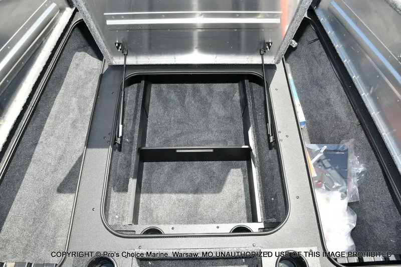 Slide: The Image of Tracker Pro Team 190 2026 - 51