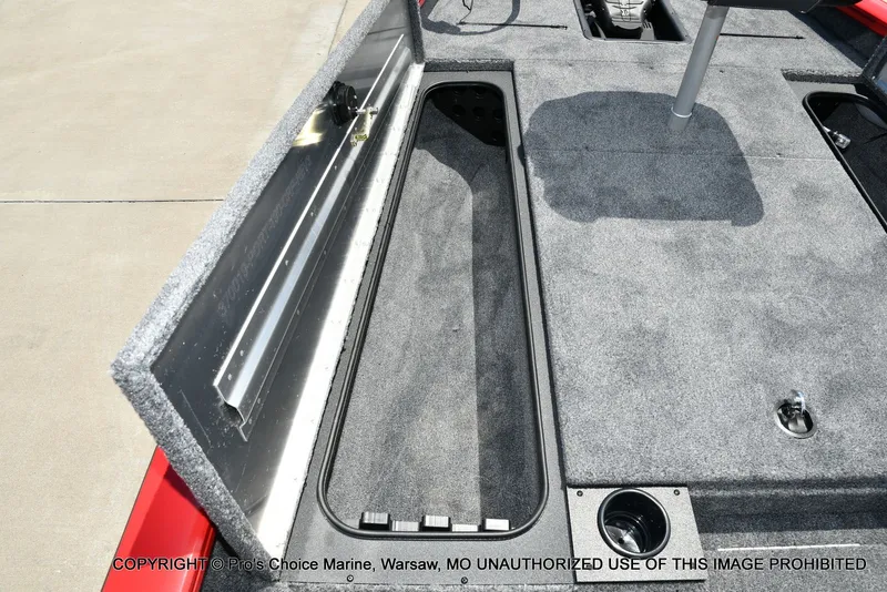 Slide: The Image of Tracker Pro Team 190 2026 - 54