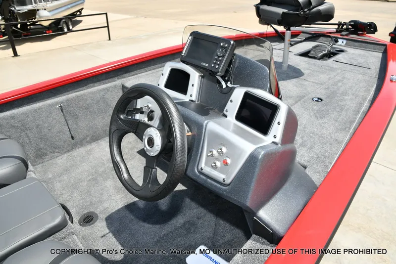 Slide: The Image of Tracker Pro Team 190 2026 - 6