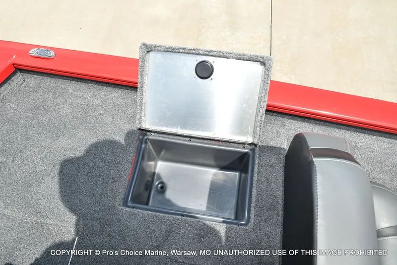 Slide: The Image of Tracker Pro Team 190 2026 - 64