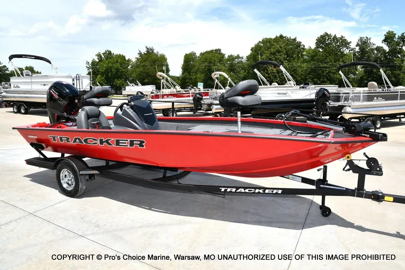 Slide: The Image of Tracker Pro Team 190 2026 - 70