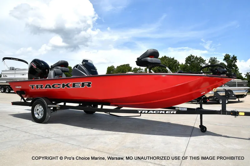 Slide: The Image of Tracker Pro Team 190 2026 - 73