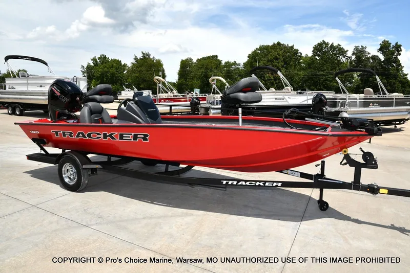 Slide: The Image of Tracker Pro Team 190 2026 - 75