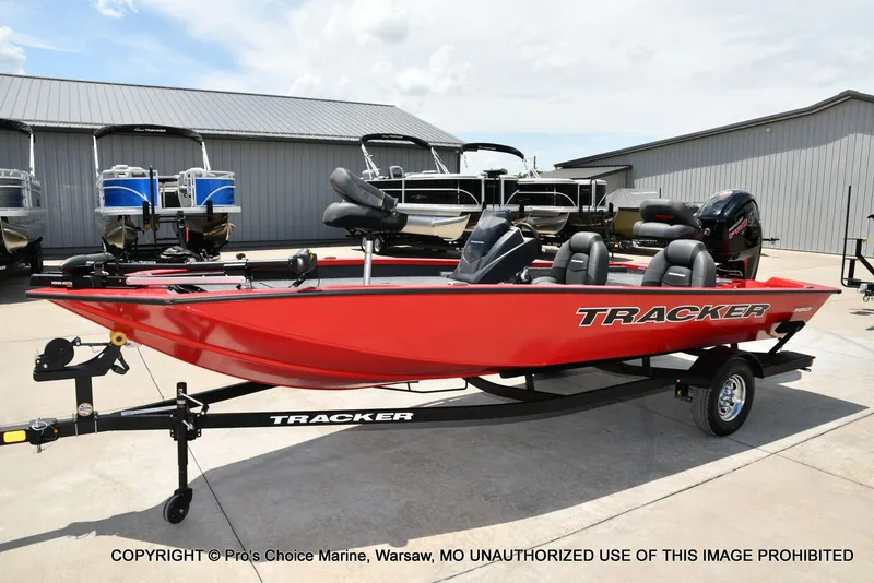 Slide: The Image of Tracker Pro Team 190 2026 - 76