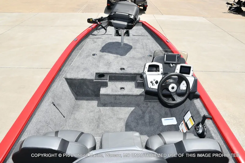 Slide: The Image of Tracker Pro Team 190 2026 - 8