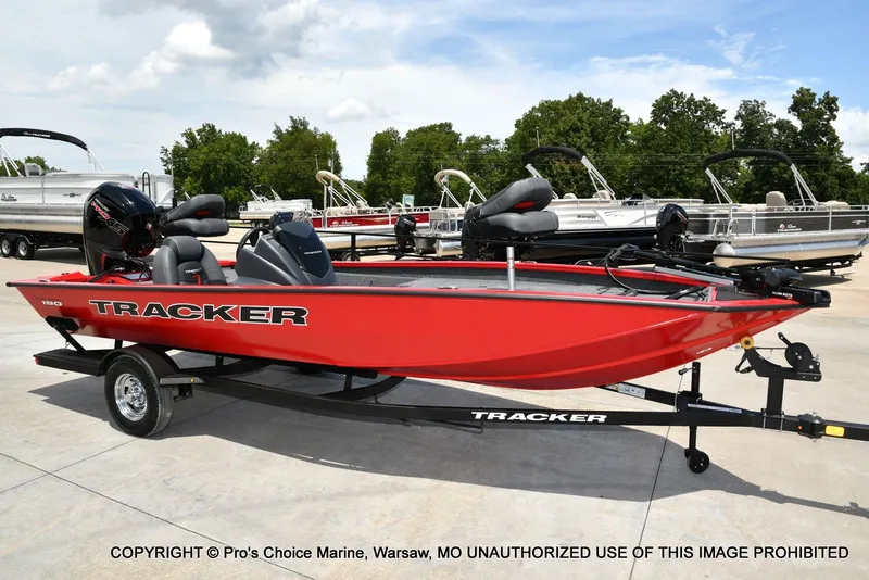 Slide: The Image of Tracker Pro Team 190 2026 - 80