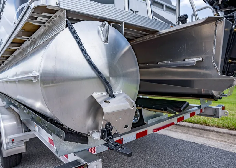 Slide: The Image of Tahoe SLT 23' Quad Lounge 2025 - 4