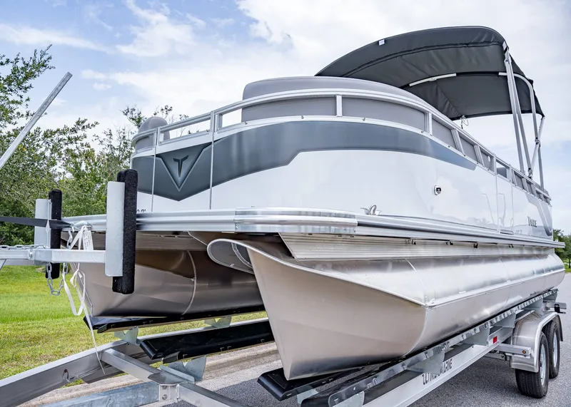 Slide: The Image of Tahoe SLT 23' Quad Lounge 2025 - 9