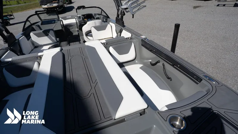 Slide: The Image of Heyday Wake Boats WT Surf 2023 - 11