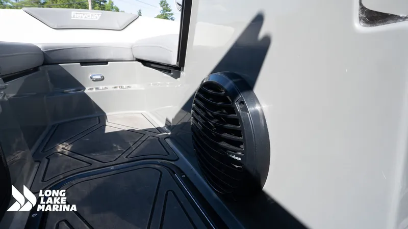 Slide: The Image of Heyday Wake Boats WT Surf 2023 - 24