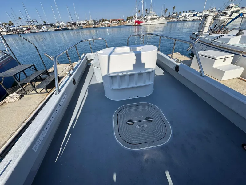 Slide: The Image of Open deck of a 1992 Anderson 26 boat docked at a marina. - 8