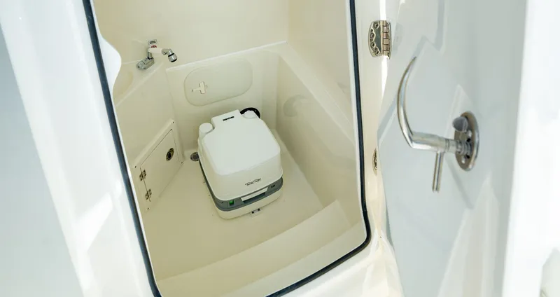 Slide: The Image of Cobia 240 CC 2026 - 19