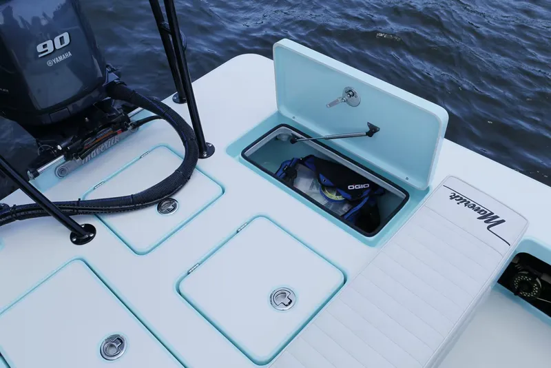 Slide: The Image of Maverick 17 HPX-V 2026 - 24