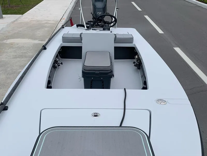 Slide: The Image of Maverick 17 HPX-V 2026 - 15