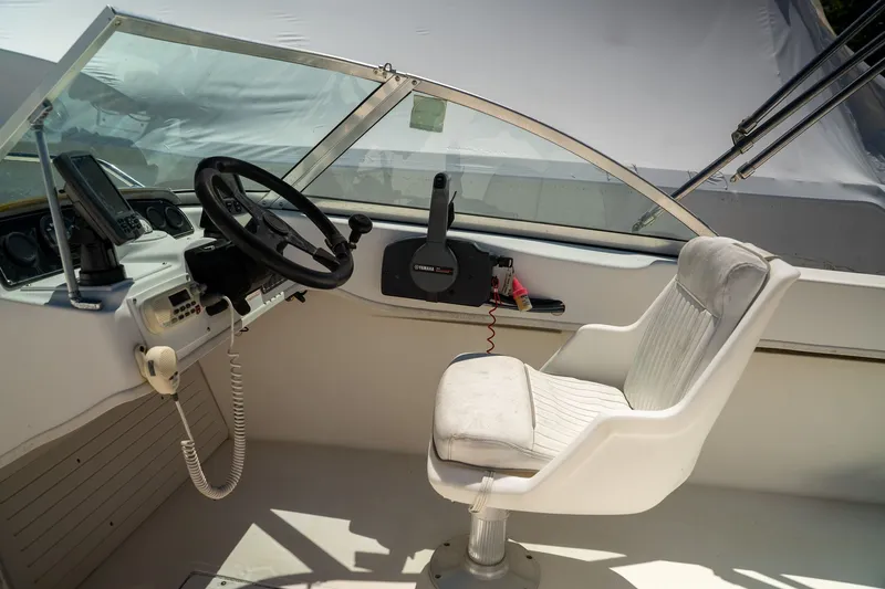 Slide: The Image of Boston Whaler 18 Ventura 2000 - 15