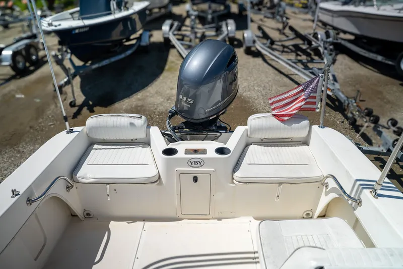 Slide: The Image of Boston Whaler 18 Ventura 2000 - 8