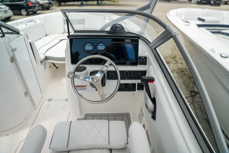 Slide: The Image of Sea Fox 228 Traveler 2026 - 17