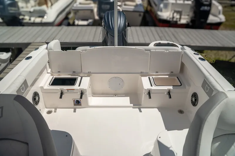 Slide: The Image of Sea Fox 228 Traveler 2026 - 23