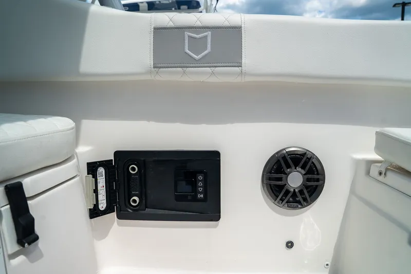 Slide: The Image of Sea Fox 228 Traveler 2026 - 24