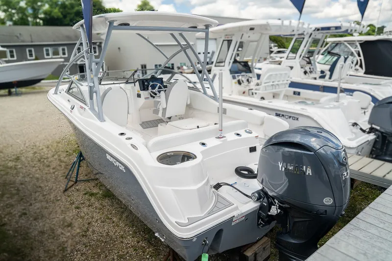 Slide: The Image of Sea Fox 228 Traveler 2026 - 6