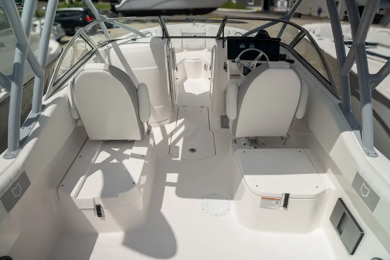 Slide: The Image of Sea Fox 228 Traveler 2026 - 9