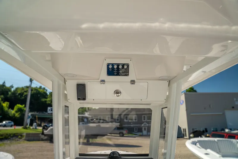 Slide: The Image of Sea Fox 248 Commander 2026 - 16