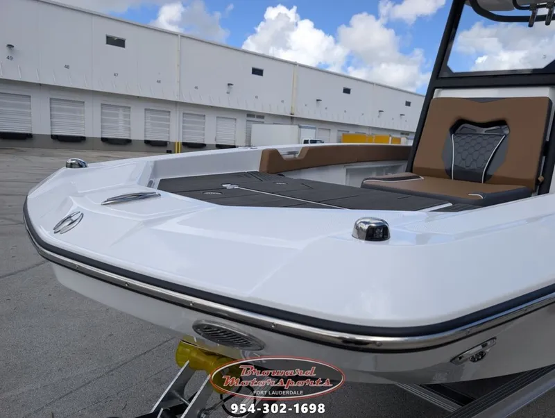 Slide: The Image of Scarab SB235LX 2026 - 10