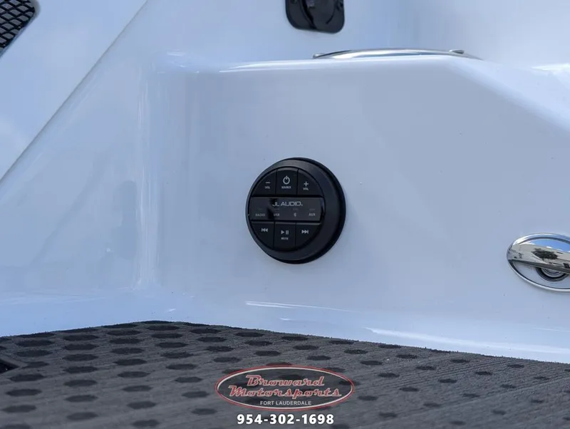 Slide: The Image of Scarab SB235LX 2026 - 14