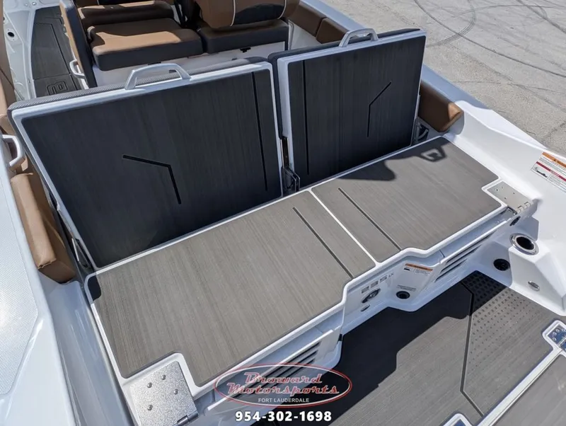 Slide: The Image of Scarab SB235LX 2026 - 15