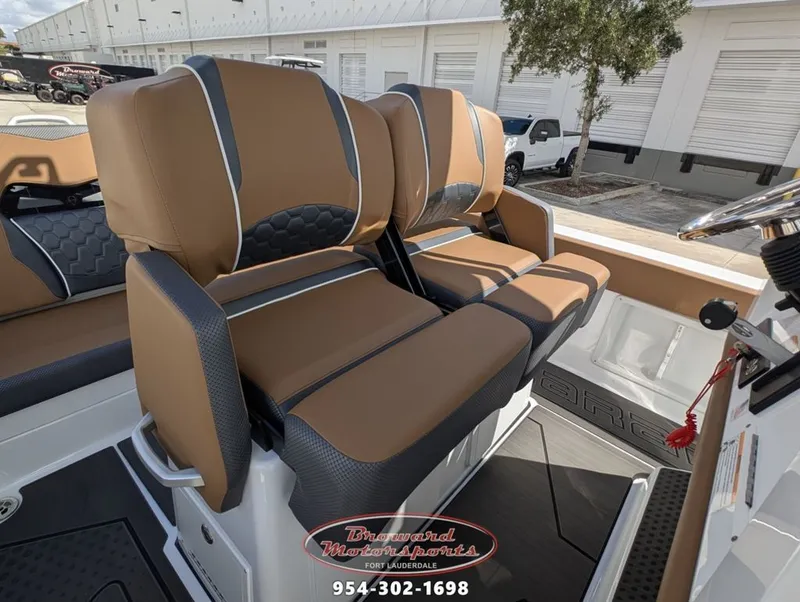 Slide: The Image of Scarab SB235LX 2026 - 17