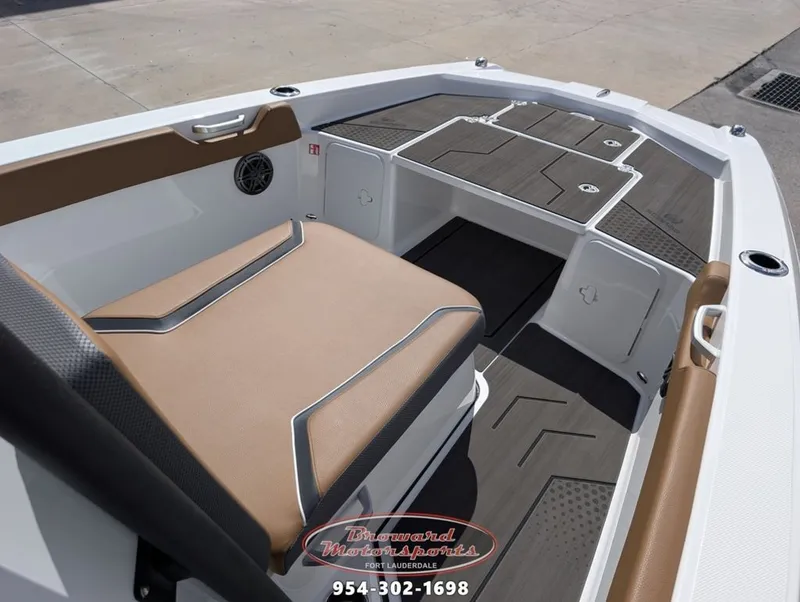 Slide: The Image of Scarab SB235LX 2026 - 24