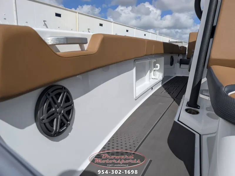 Slide: The Image of Scarab SB235LX 2026 - 30