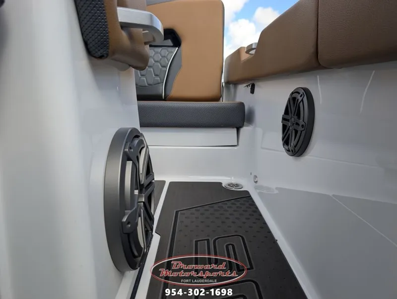 Slide: The Image of Scarab SB235LX 2026 - 35