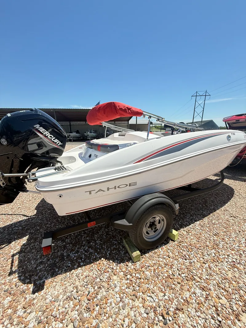 Slide: The Image of Tracker TAHOE T-16 2022 - 10