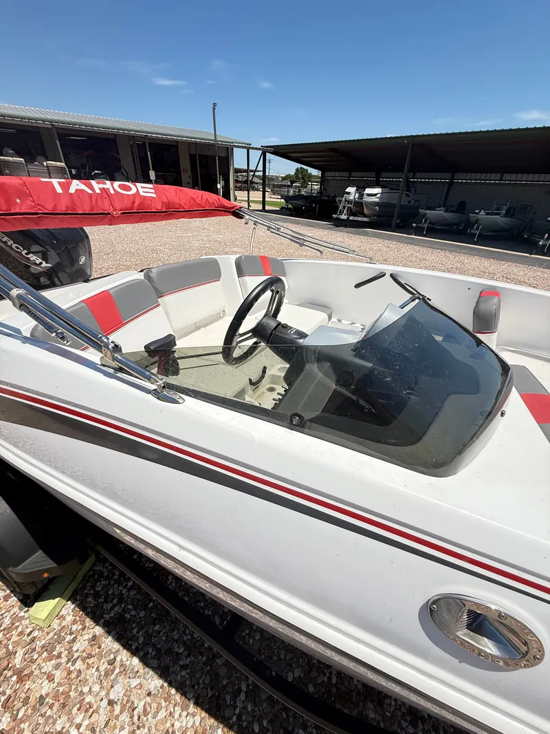 Slide: The Image of Tracker TAHOE T-16 2022 - 13