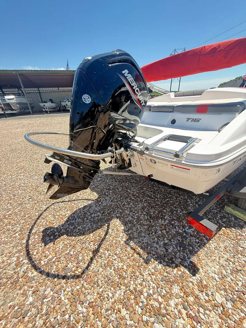 Slide: The Image of Tracker TAHOE T-16 2022 - 14