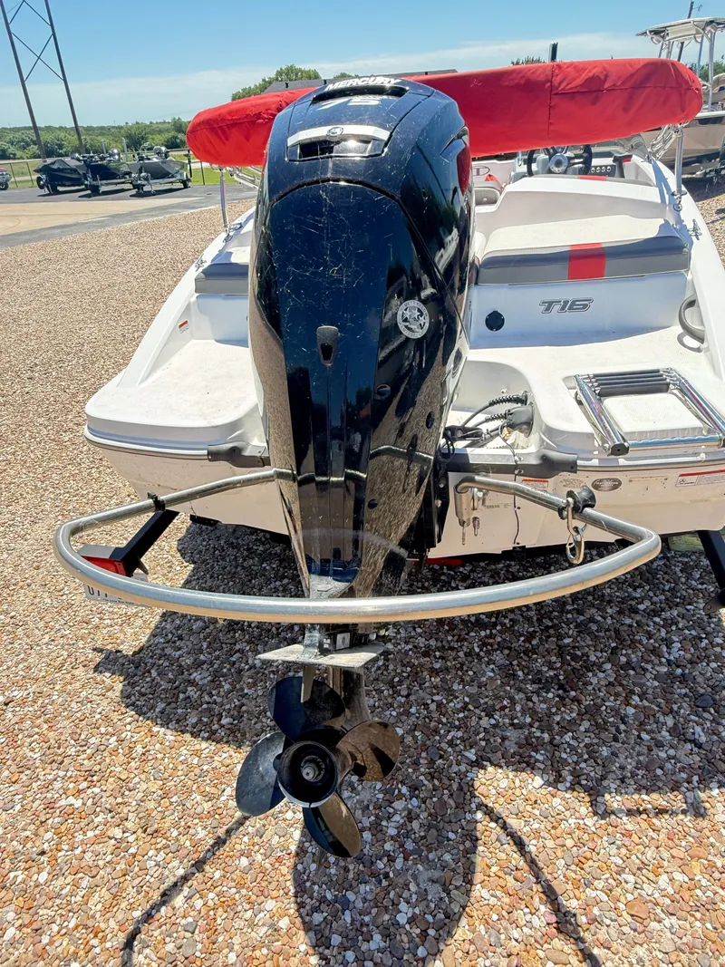 Slide: The Image of Tracker TAHOE T-16 2022 - 15