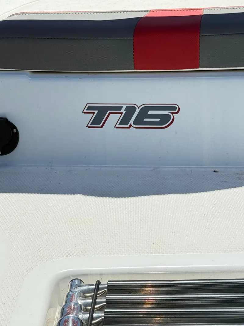 Slide: The Image of Tracker TAHOE T-16 2022 - 8
