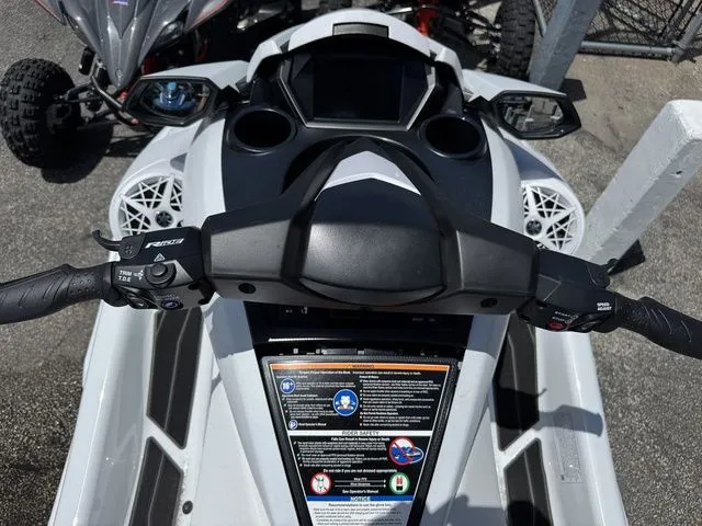 Slide: The Image of Yamaha FX Cruiser SVHO 2025 - 12