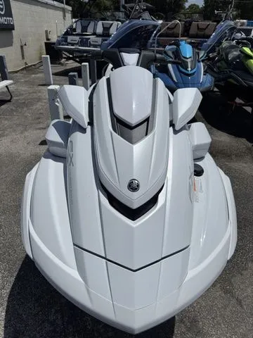 Slide: The Image of Yamaha FX Cruiser SVHO 2025 - 3