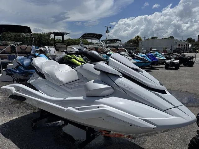 Slide: The Image of Yamaha FX Cruiser SVHO 2025 - 4