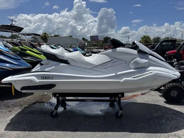 Slide: The Image of Yamaha FX Cruiser SVHO 2025 - 5