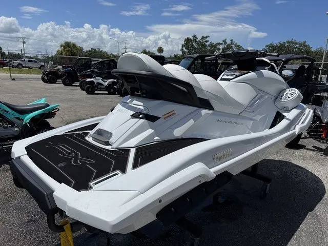 Slide: The Image of Yamaha FX Cruiser SVHO 2025 - 6