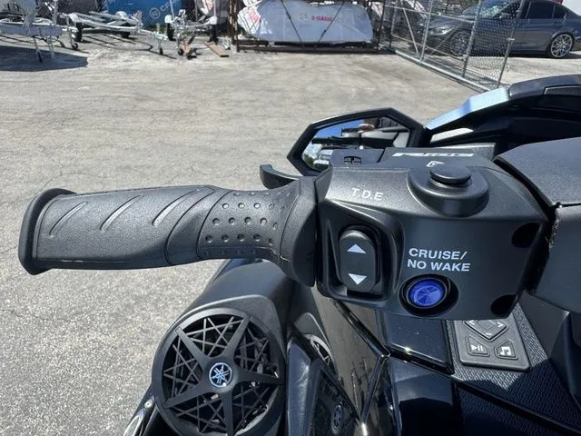 Slide: The Image of Yamaha VX Cruiser 2025 - 10