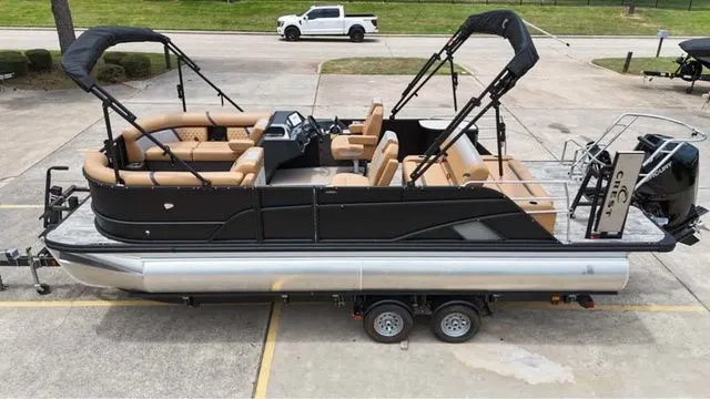 The Image of Crest Conquest 230 Tritoon W/250 2026 - 1