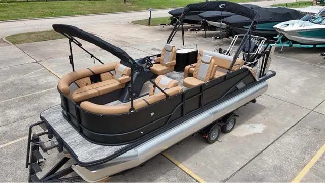 Slide: The Image of Crest Conquest 230 Tritoon W/250 2026 - 5