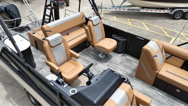 Slide: The Image of Crest Conquest 230 Tritoon W/250 2026 - 7