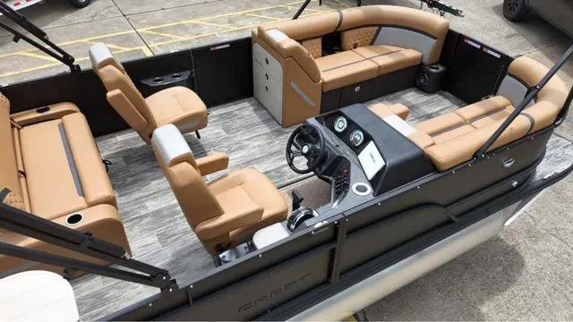 Slide: The Image of Crest Conquest 230 Tritoon W/250 2026 - 9